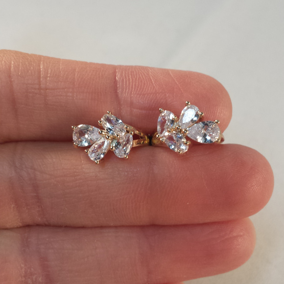 18K Yellow Gold Zircon Flower Hoop Earrings GF - Picture 3 of 3